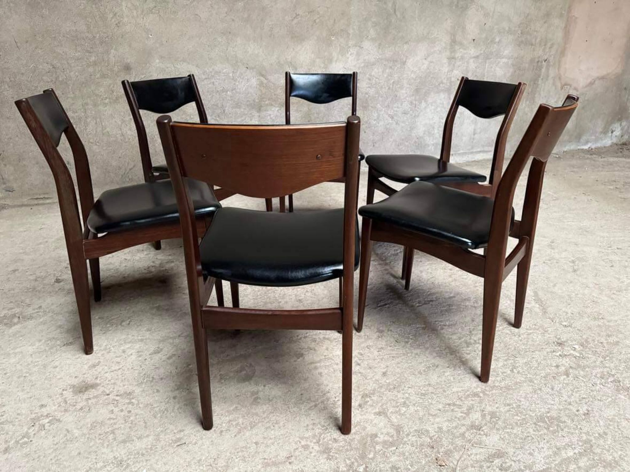 Series Set of 6 vintage Scandinavian rosewood chairs from the 1960s