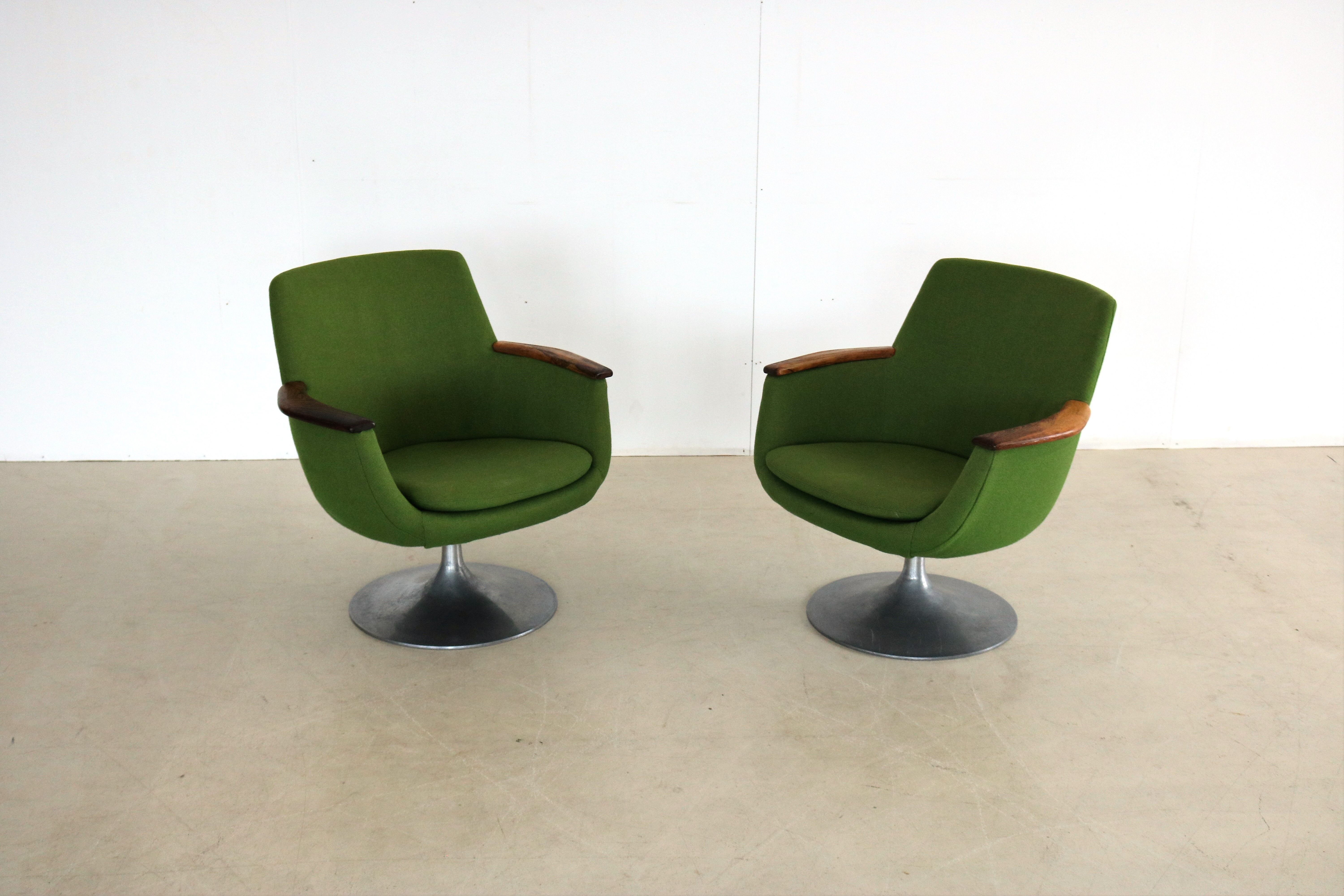 vintage swivel amchairs Hong Stole Fabrik