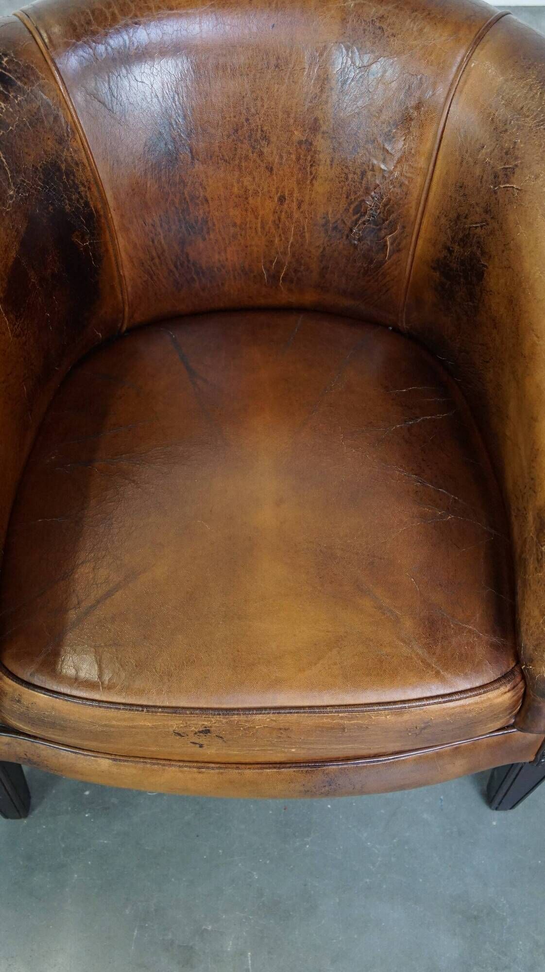 Set of 2 subtle, stately and sturdy club chairs made of sheepskin