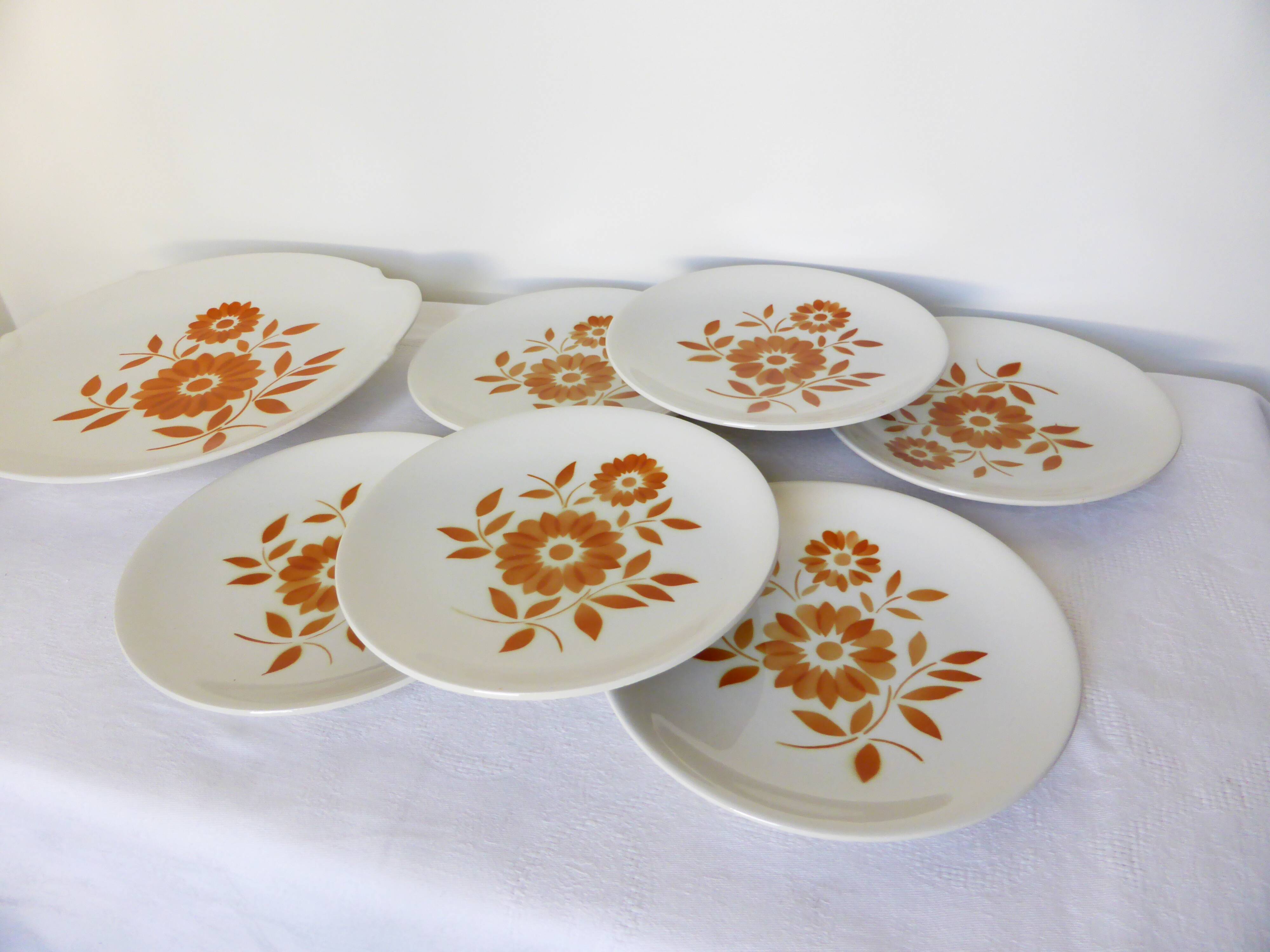 6 dessert plates & 1 pie dish from the 70s