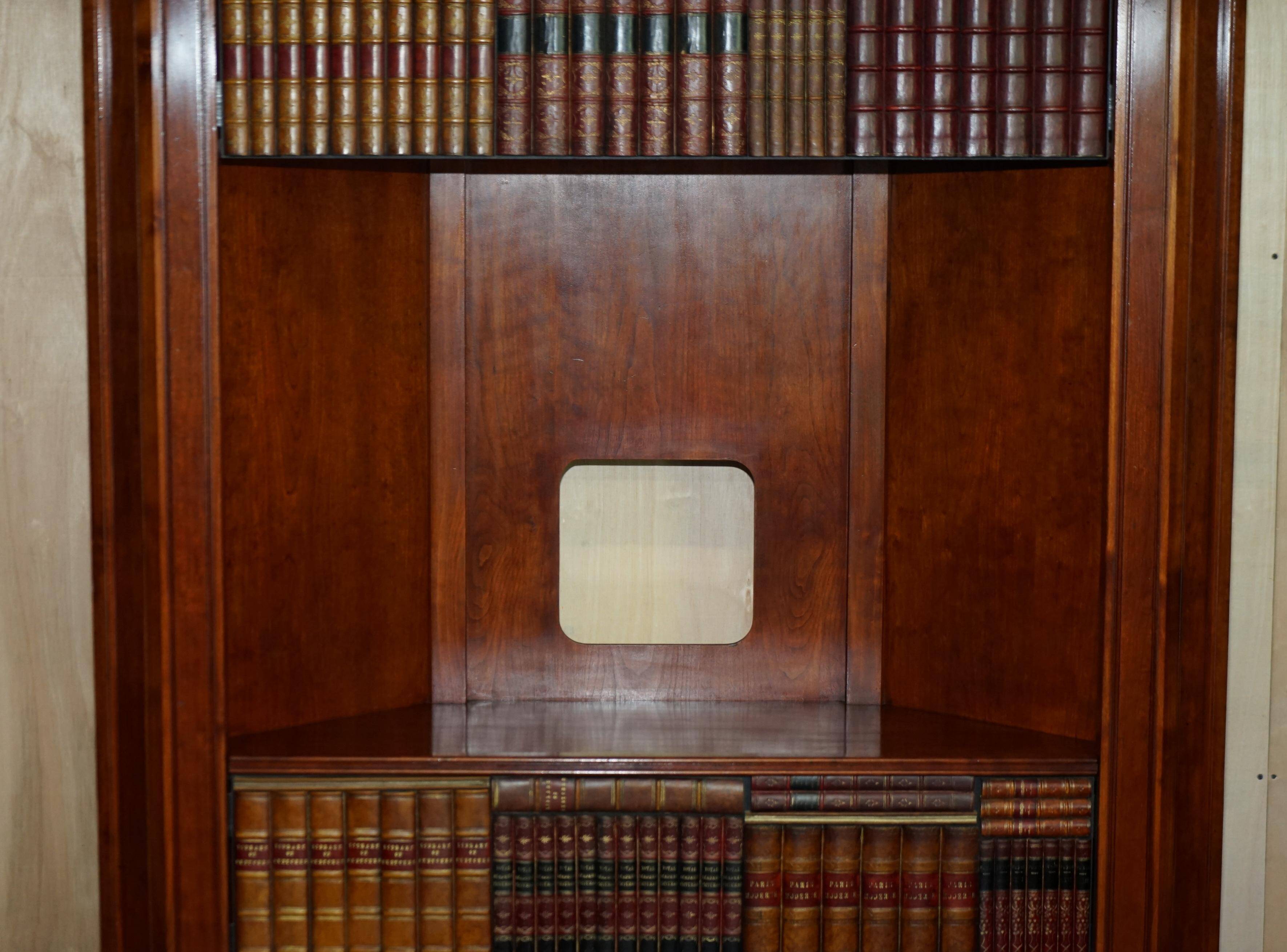 Bibliothèque Harrods Kennedy en Acajou pour TV et Médias