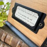 Small “grains of salt” salt box