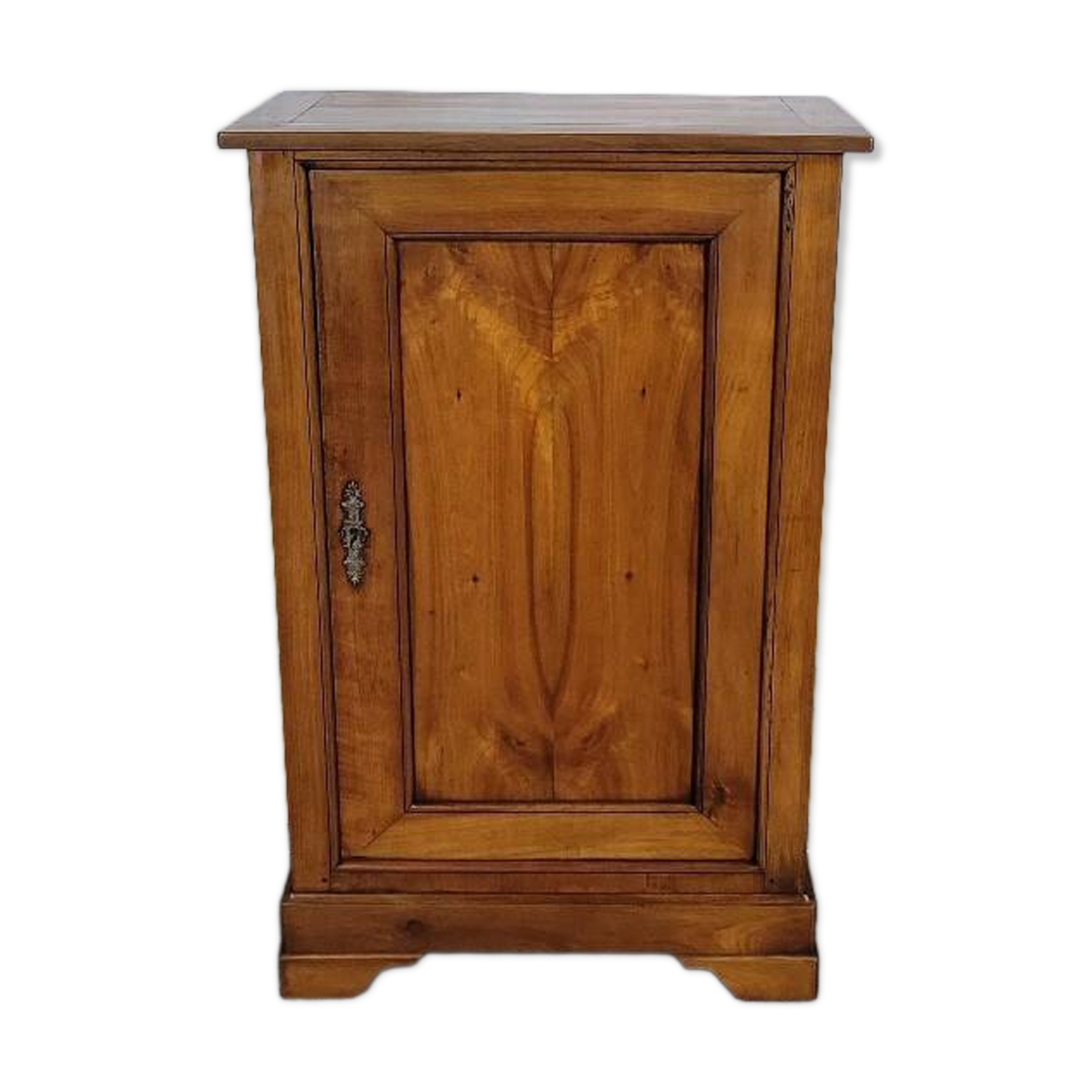 Small bonnetière bassette in cherry wood