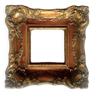 Petit cadre carré en bois sculpté doré style rococo