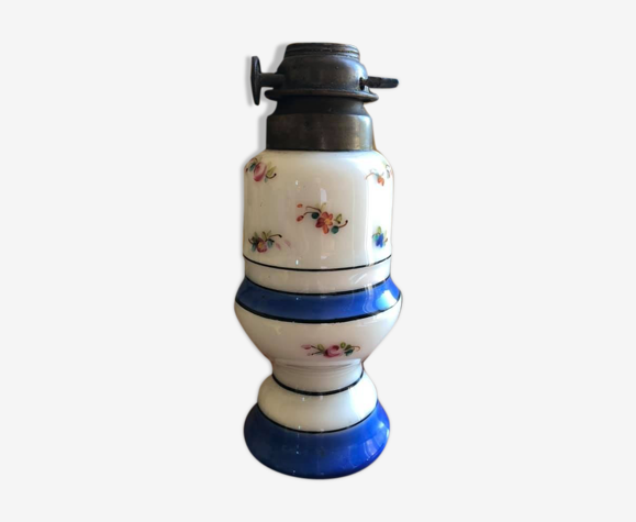 Pied de lampe en porcelaine fine motif floral
