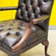 Fauteuil Chesterfield en cuir marron (le prix est pour un)