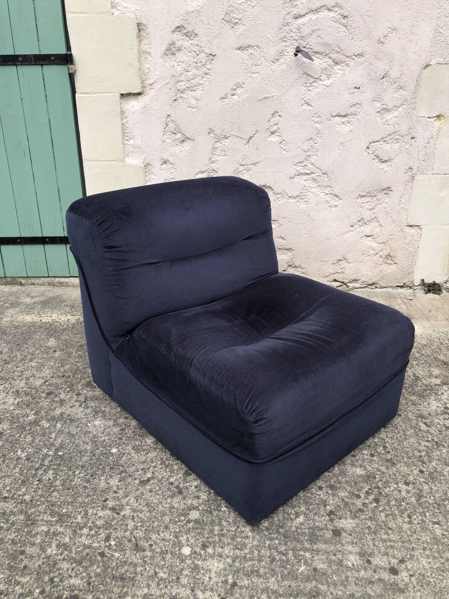 Driver / armchair and ottoman, in midnight blue velvet, 1970/1980