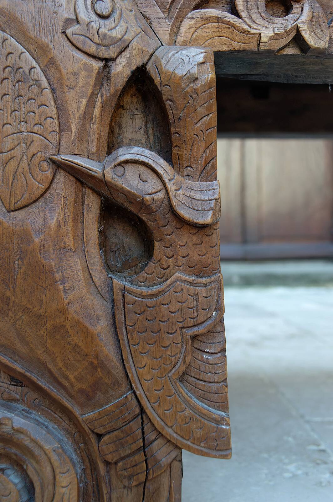 Important Indonesian bench in carved wood, Early 20th century