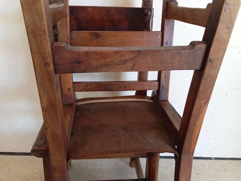 Set of 8 walnut and leather chairs from the 1950s