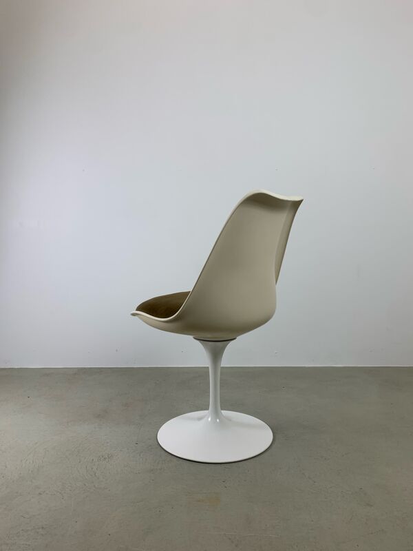 Chaise Tulip Eero Saarinen pour Knoll International