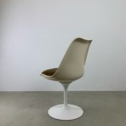 Chaise Tulip Eero Saarinen pour Knoll International