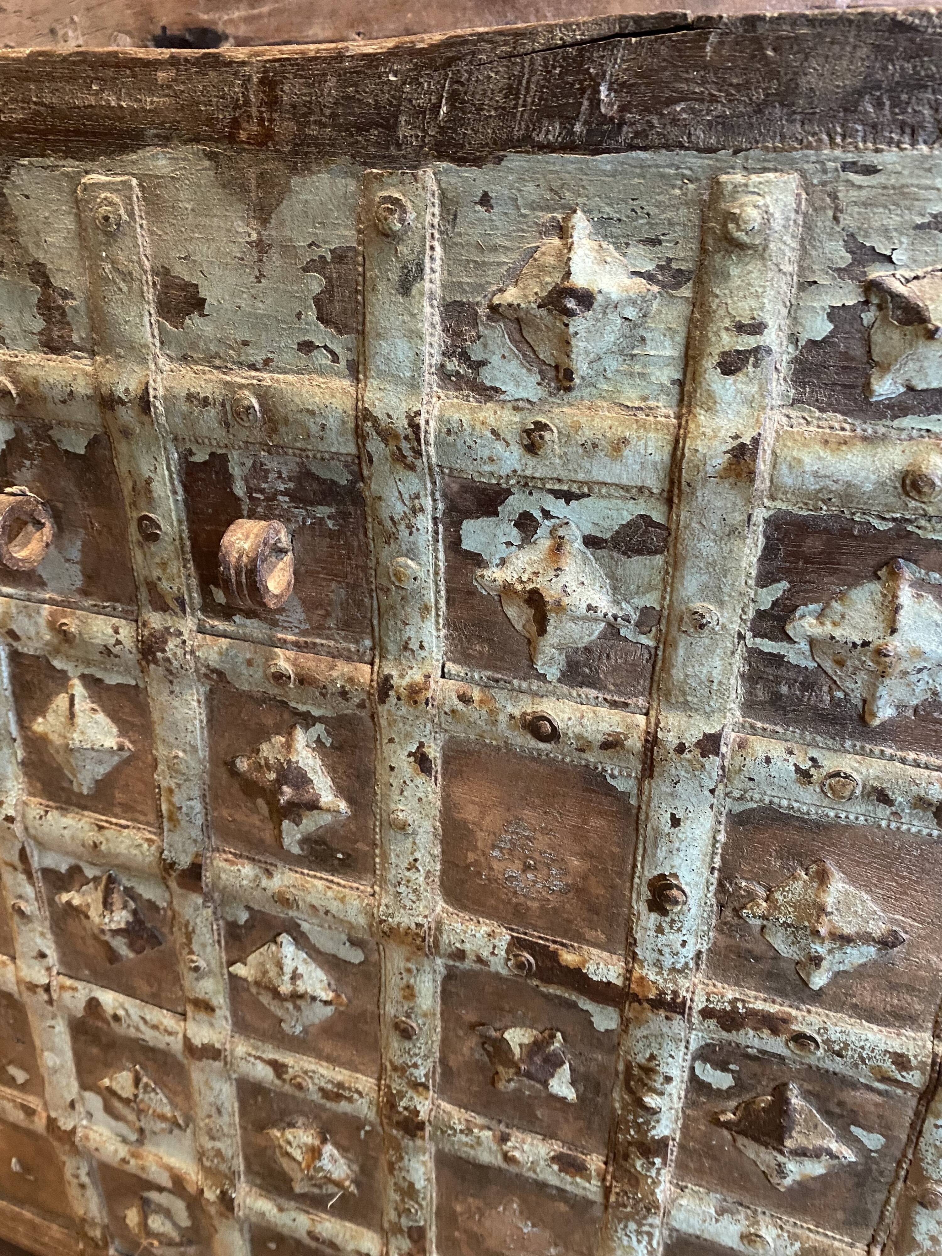 Indian chest in wood and green patinated metal