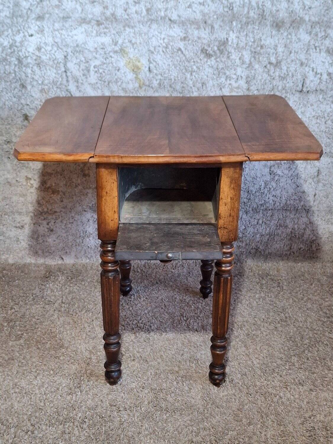Table d'appoint travailleuse en noyer XIXe – Style Louis XVI
