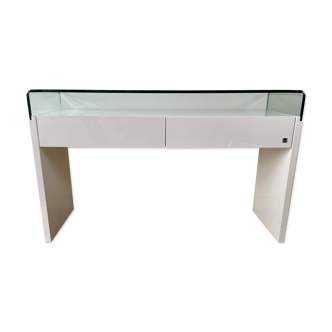 Marais International console