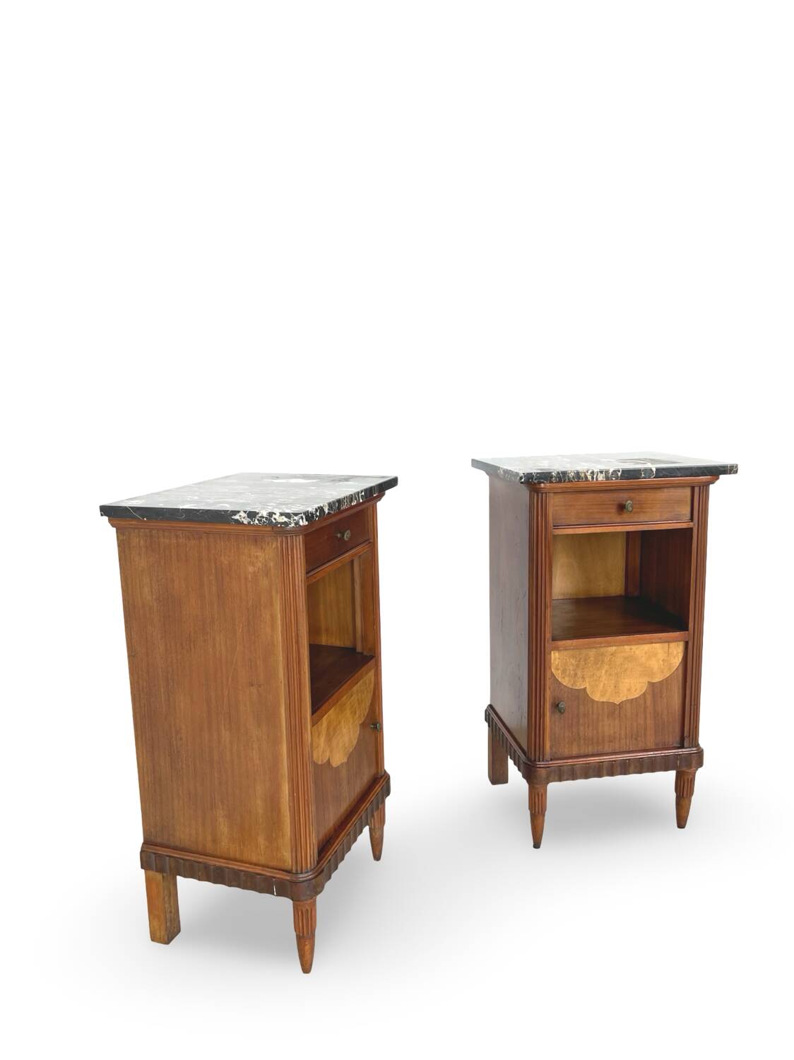 Tables de chevet italiennes en placage d'acajou avec de splendides