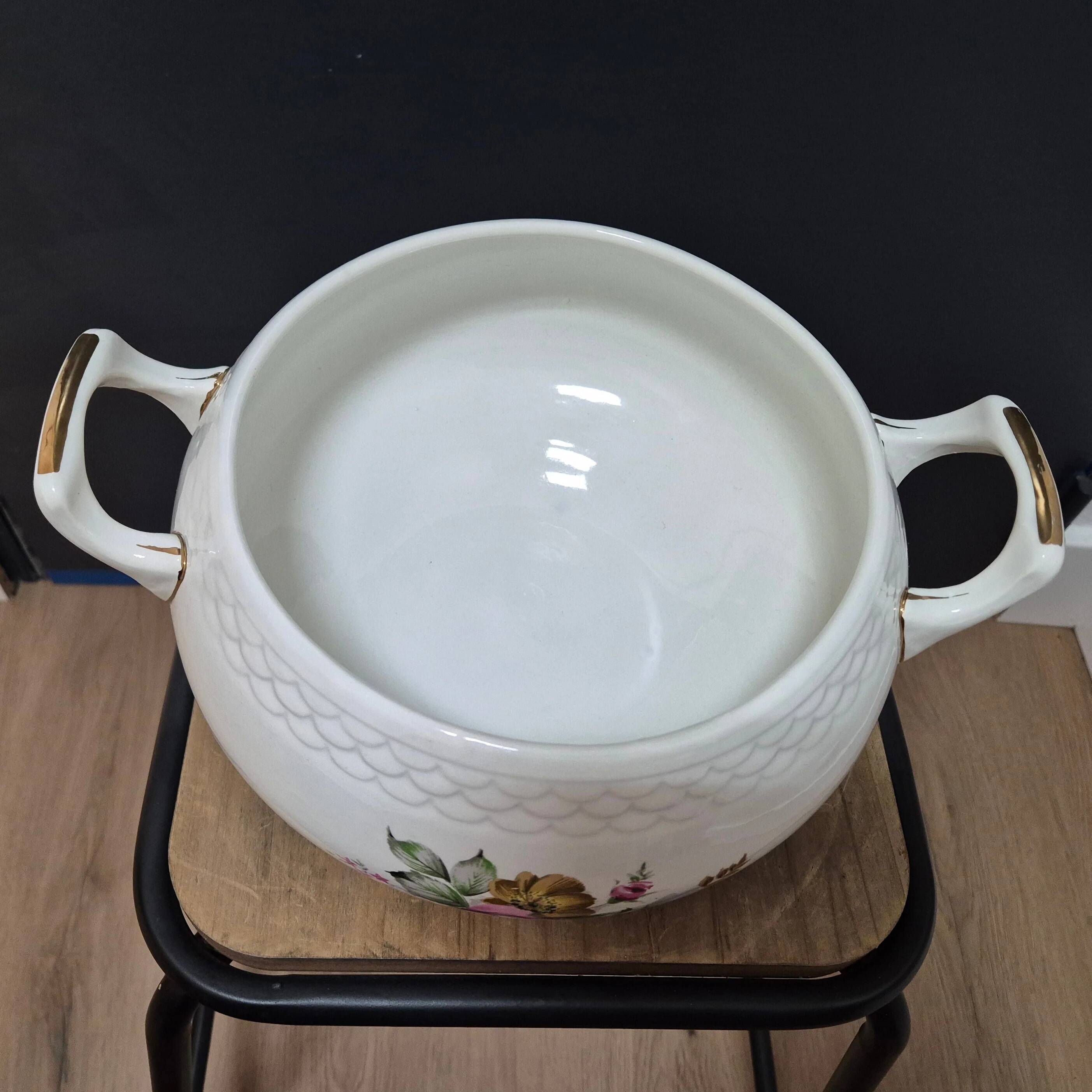 Soup tureen "Digoin and Sarreguemines"