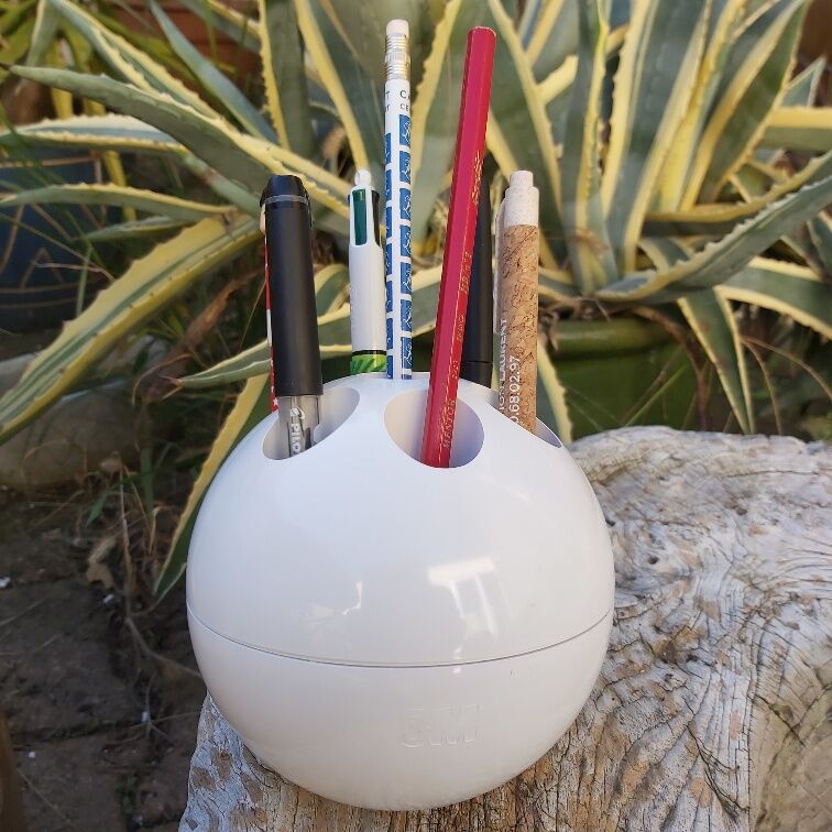 Didier Bernardin plastic tumblingo pen holder