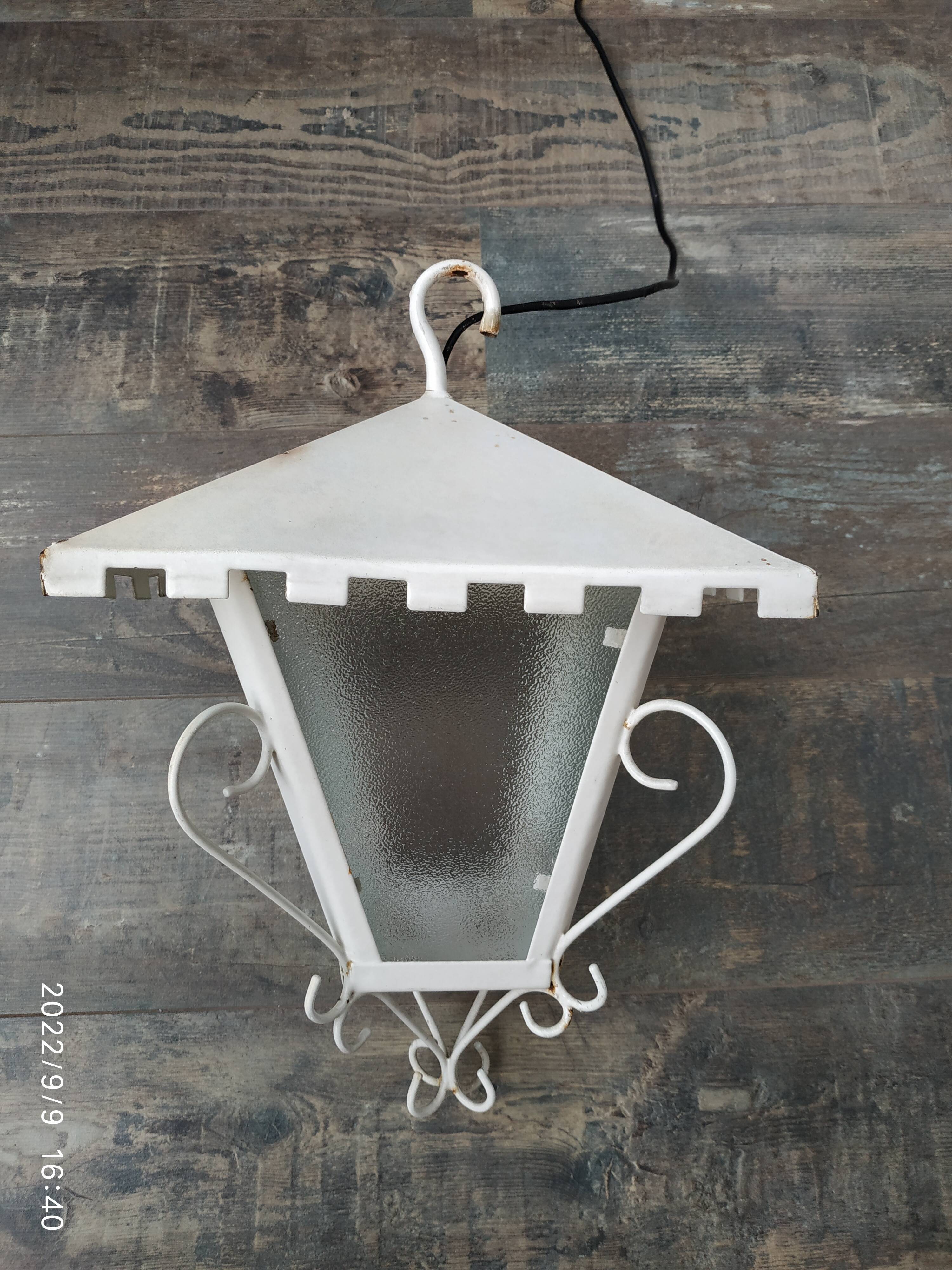 Outdoor lantern
