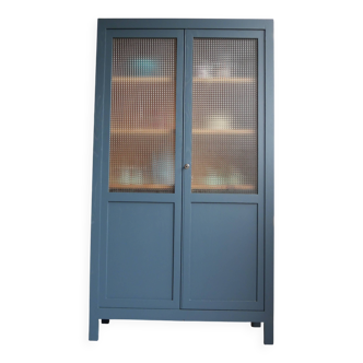 Old showcase