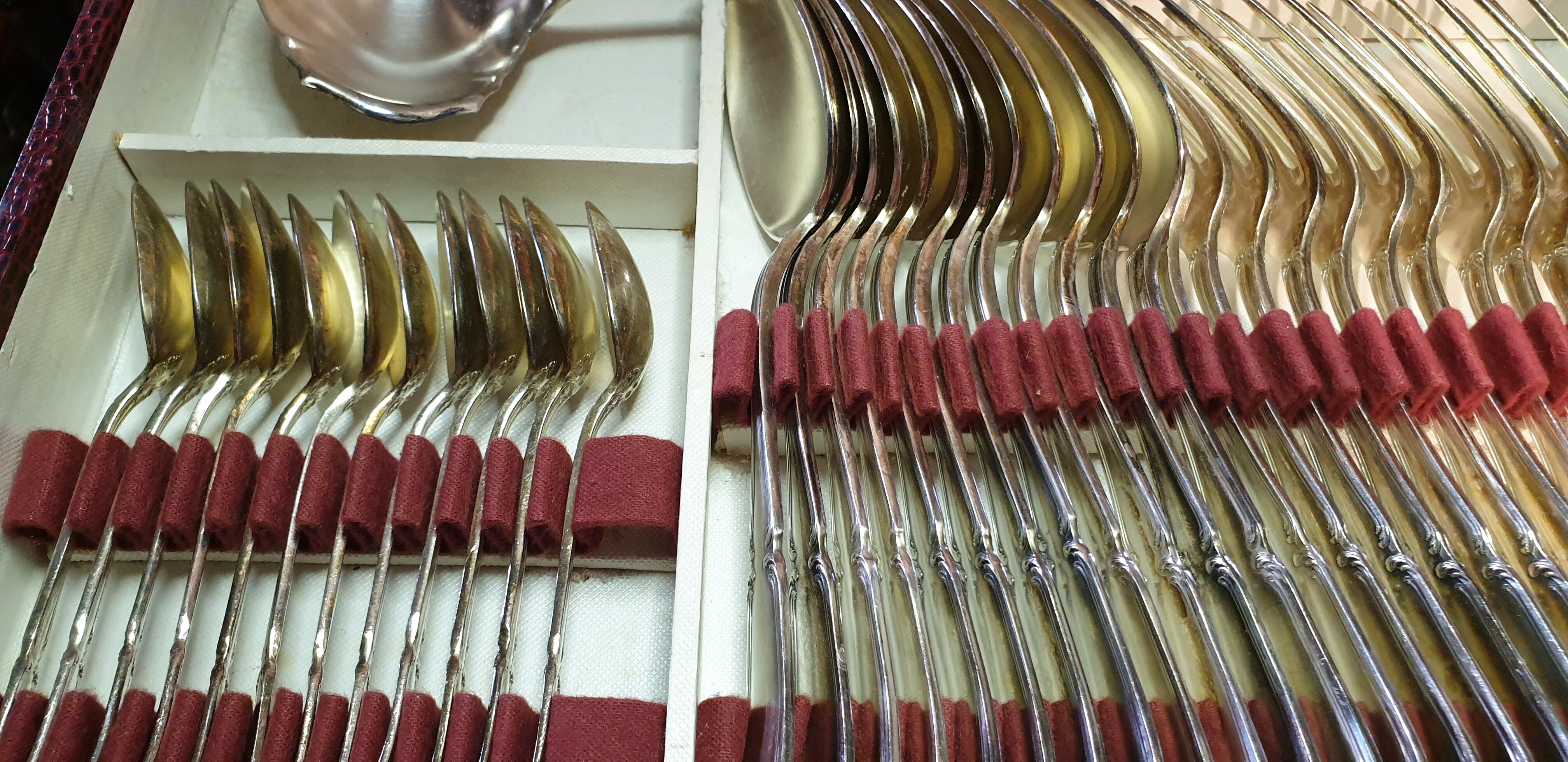 Housewife 64 pieces stainless steel and silver metal nogent