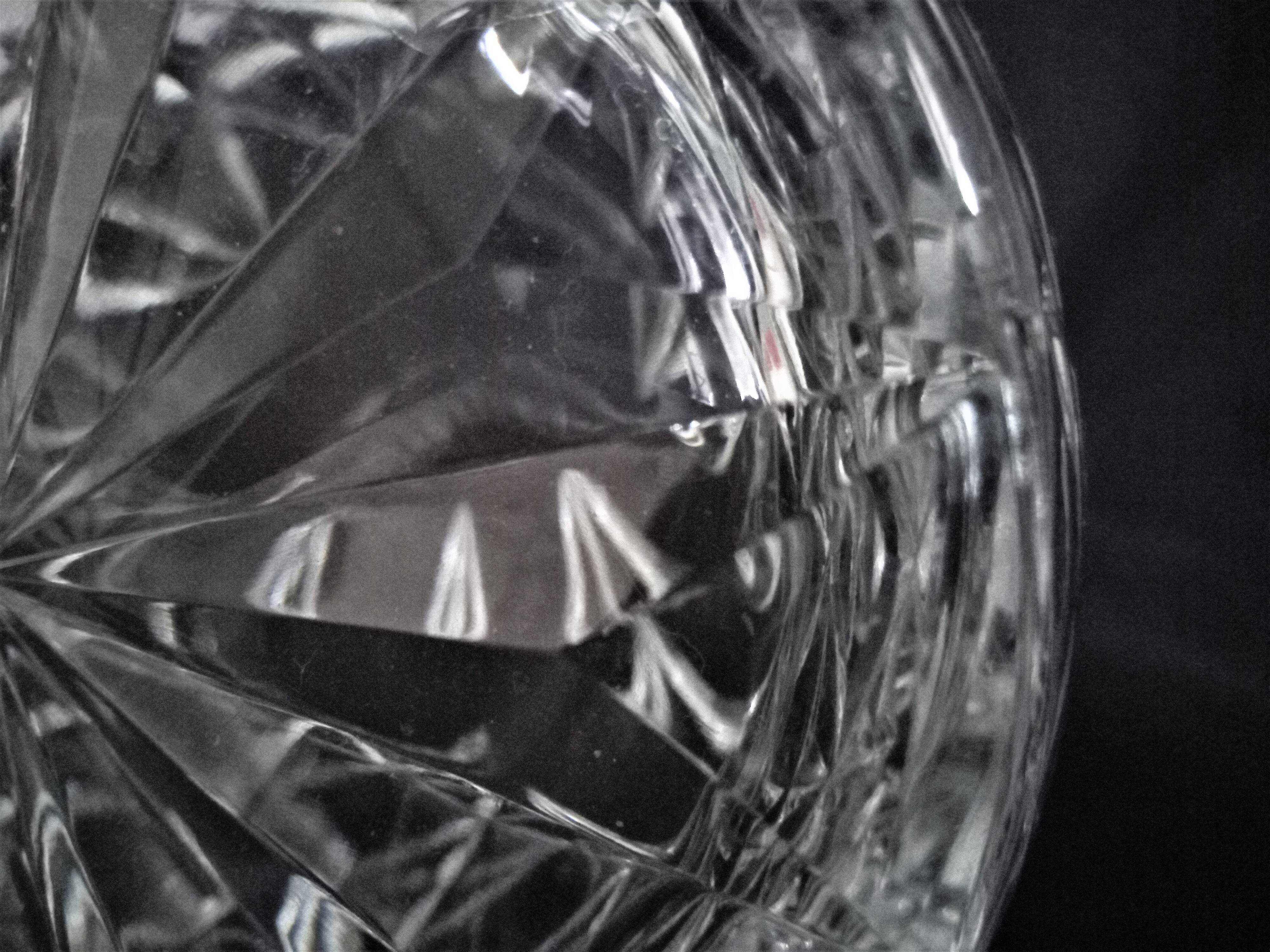 Carafe à eau en cristal taillé de Saint Louis, signée