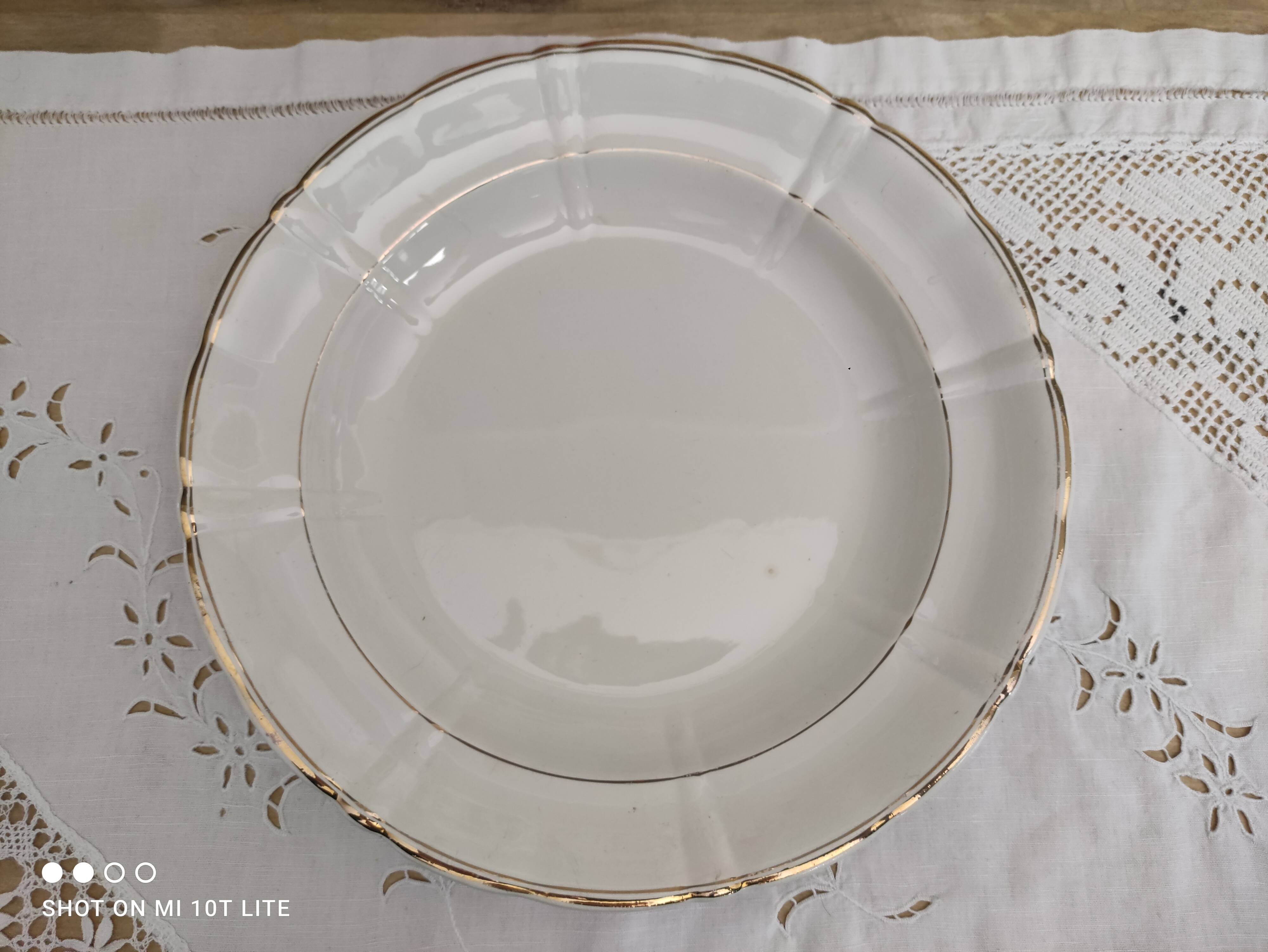 Niderviller hollow round dish in white earthenware bordered gold