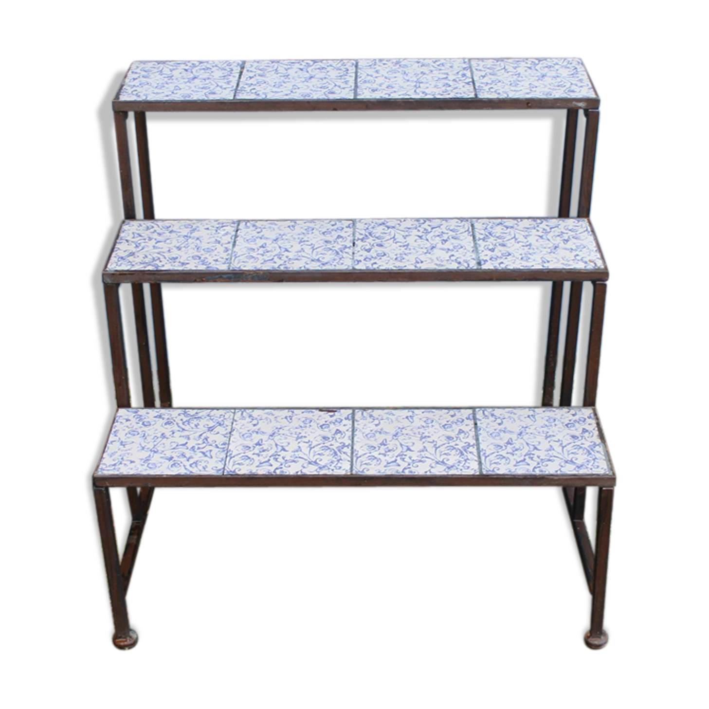 Outdoor flower shelf