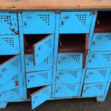 Casier ancien en métal bleu avec plateau bois