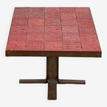 Table basse en céramique rouge orange piètement métal 1970