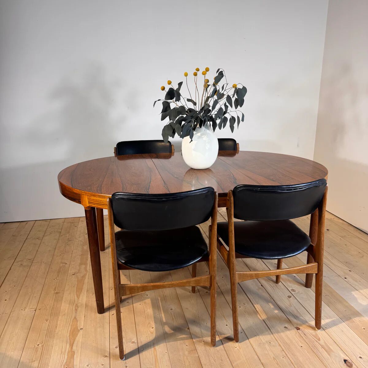 Round dining table Randers Møbelfabrik in rosewood, 1960s