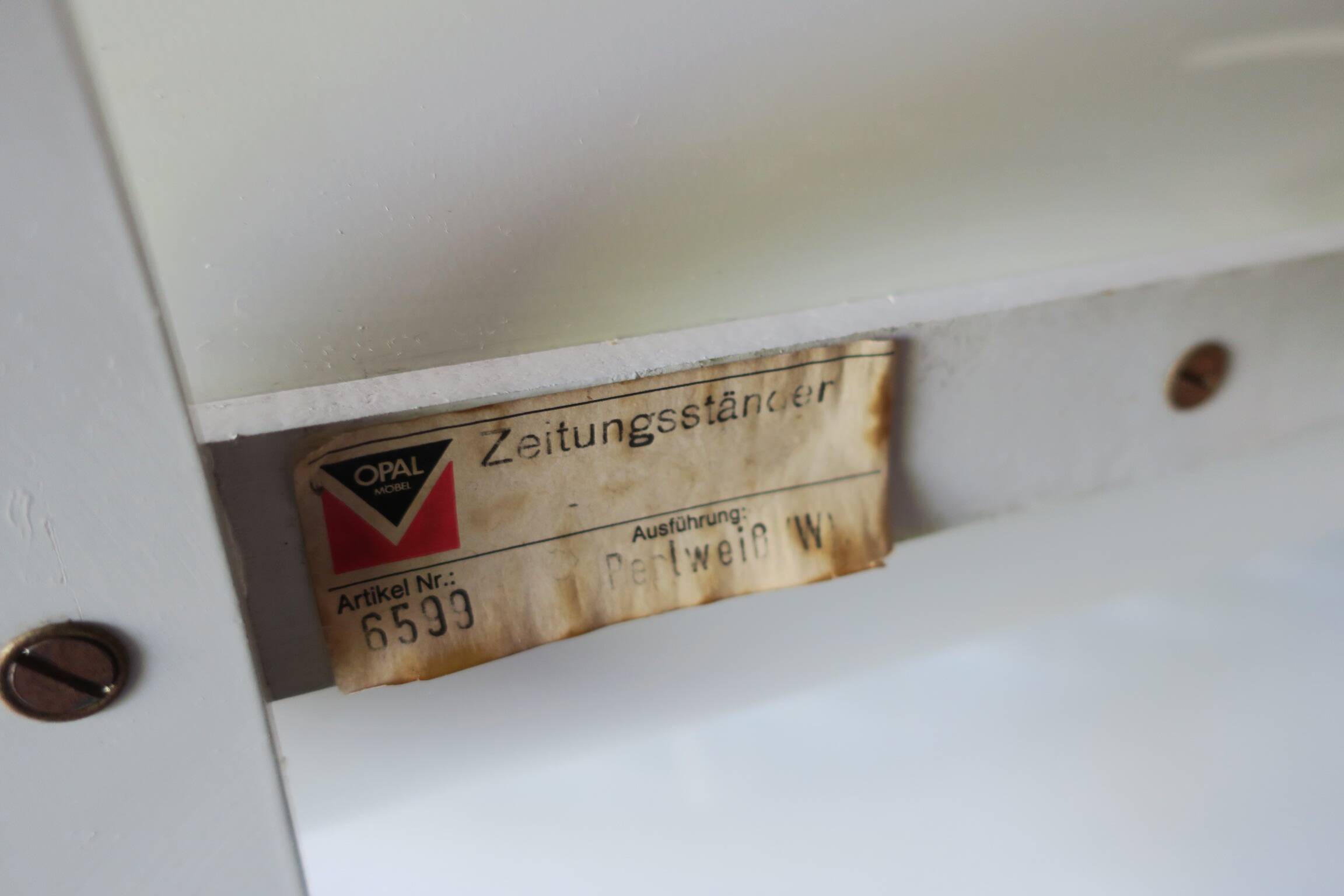 Opal Möbel white lacquered plywood magazine rack, 1960s