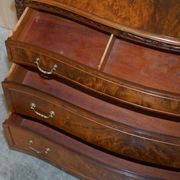 Commode Victorienne Tardive en Bois Dur Pieds Griffe et Boule