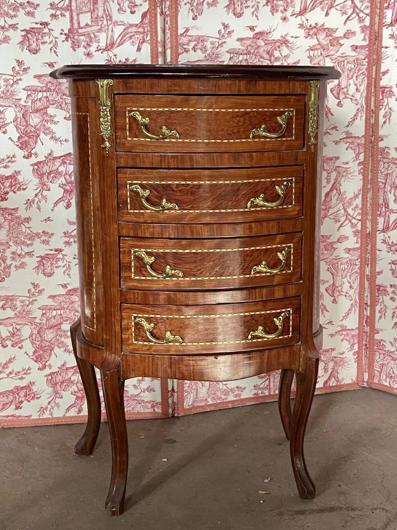 Curved Louis XV style chest of drawers with four drawers – 20th century.