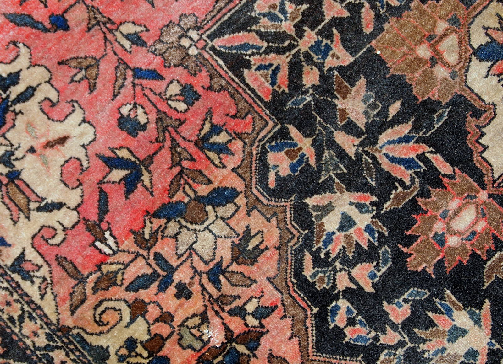 Handmade antique Persian Sarouk Farahan rug 4.1' x 6.3' (125cm x 192cm) 1880s