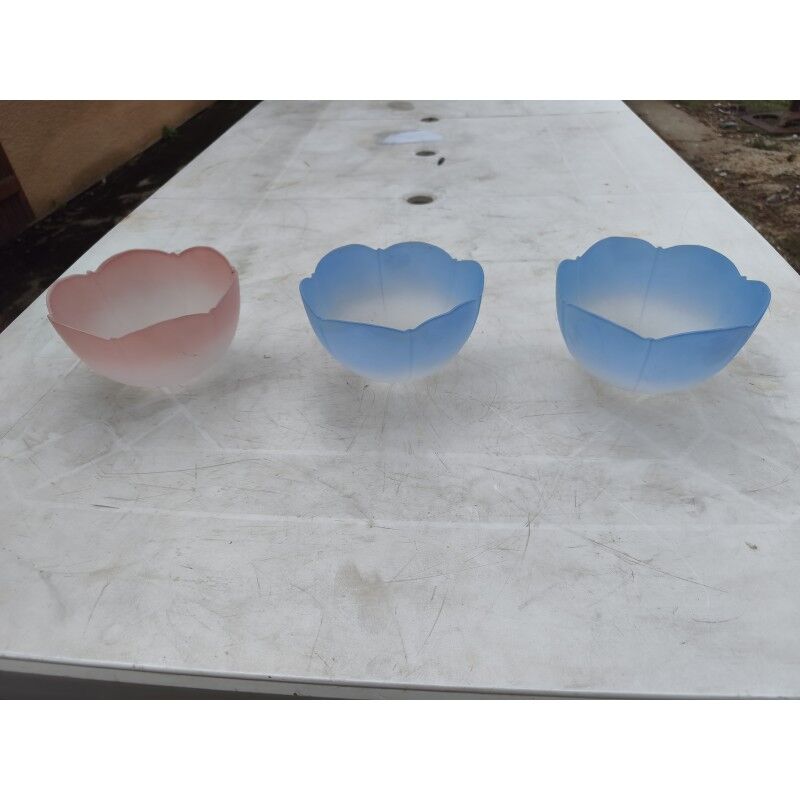 Set of 3 vintage suspensions in blue and pink opaline glass.