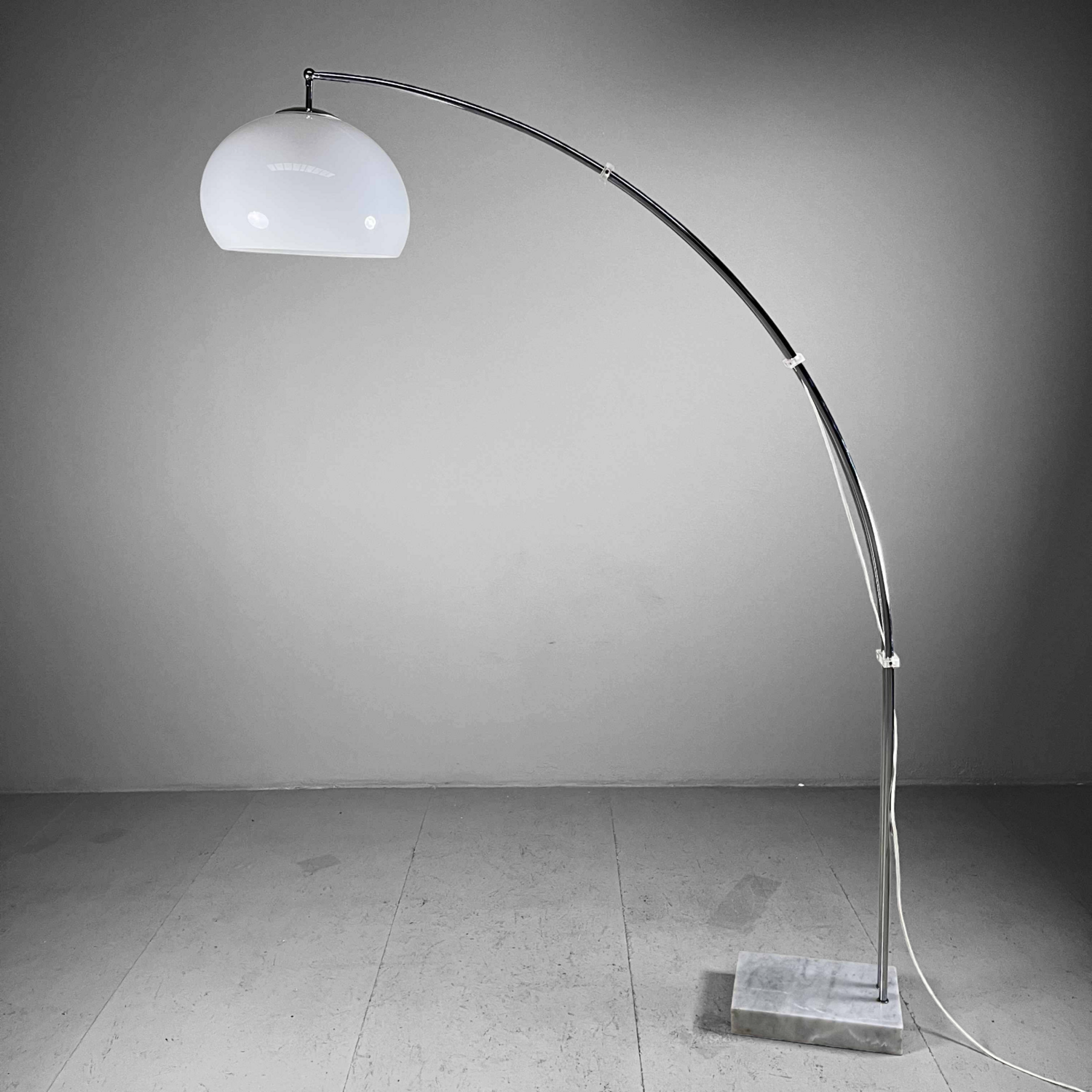 Harvey Guzzini floor lamp Arch with marble base, Italy, 1970