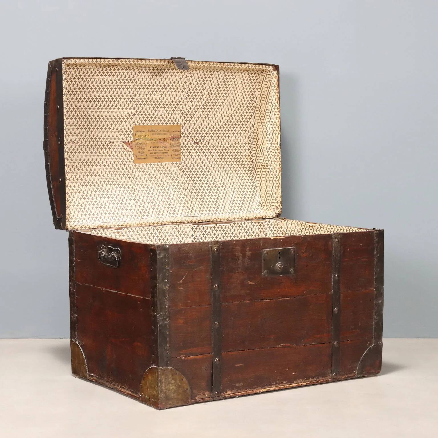 Antique chest in stained oak and iron, Italy, 19th century.