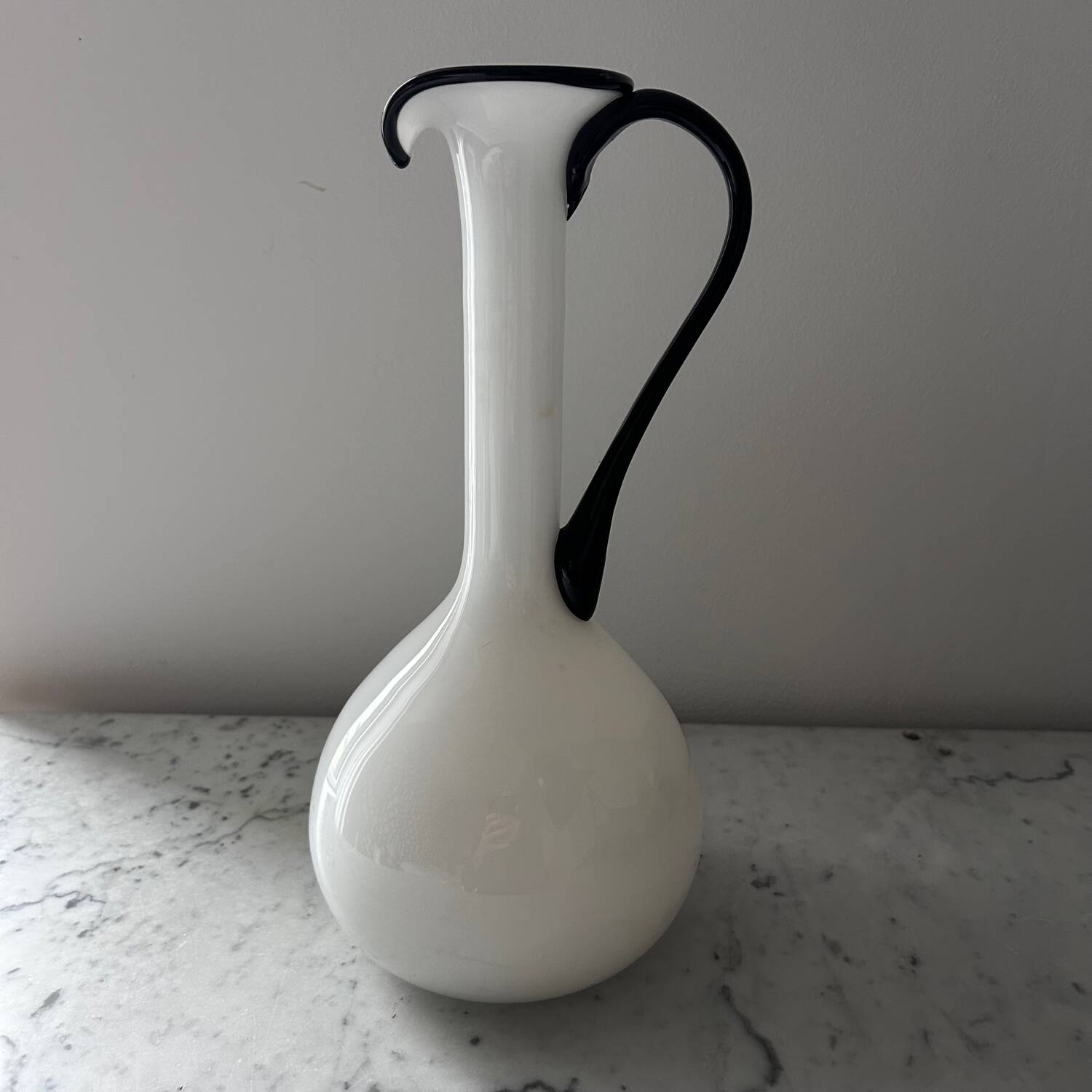 Single flower vase in white and black opaline