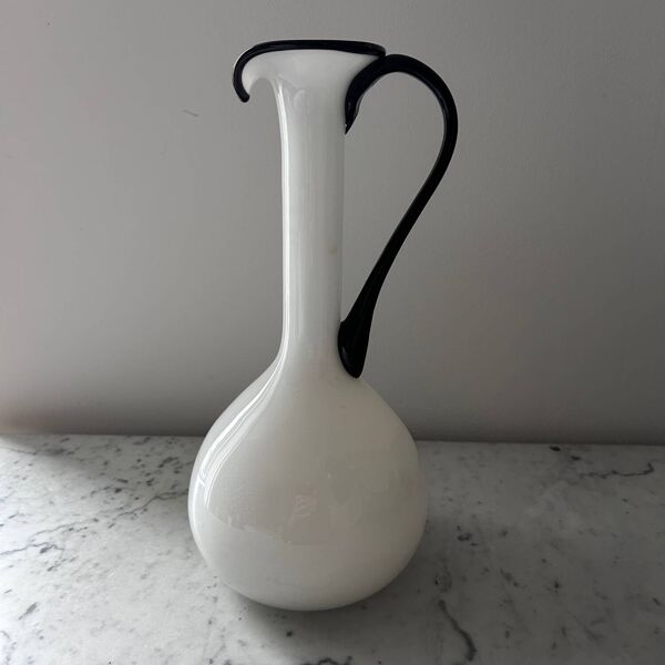 Soliflore en opaline blanc et noir