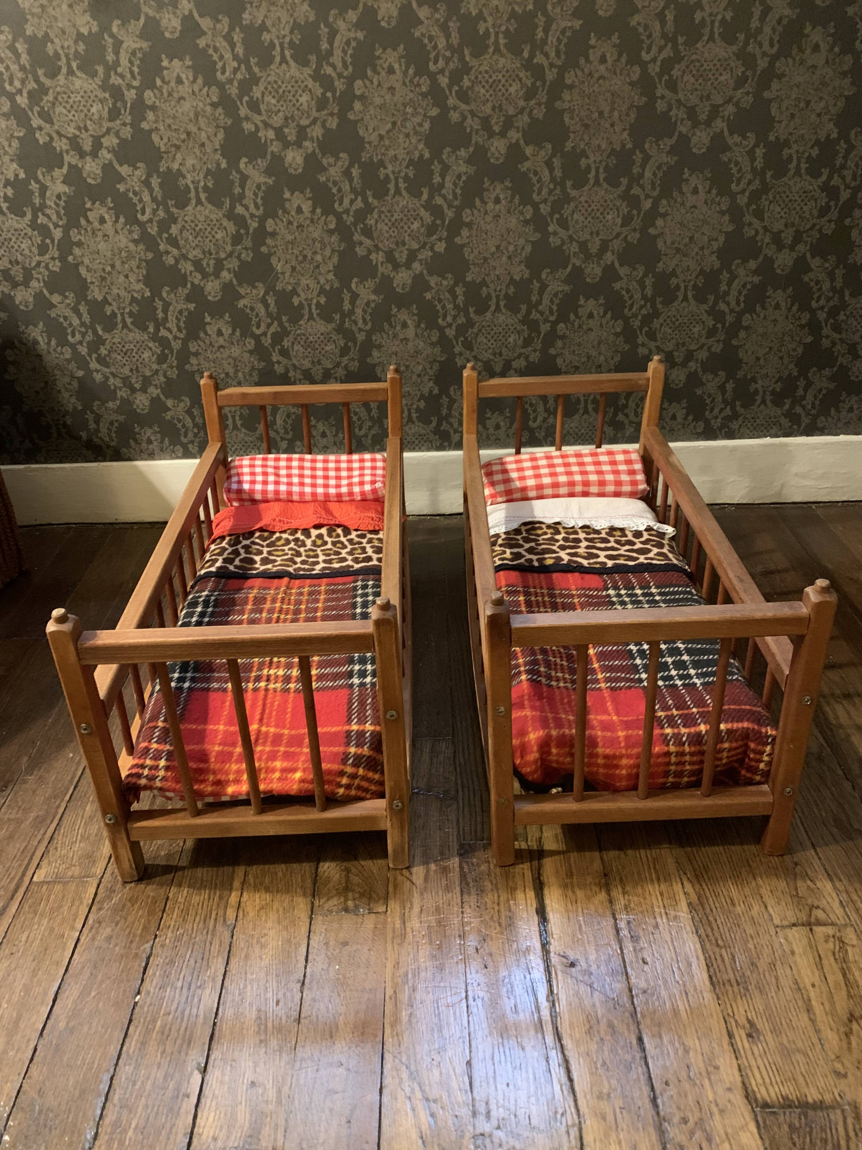 Doll beds, bunk