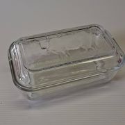 Very nice glass butter dish from Arcoroc in very good condition.