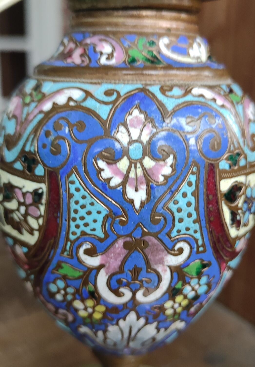 Vase mounted in lamp