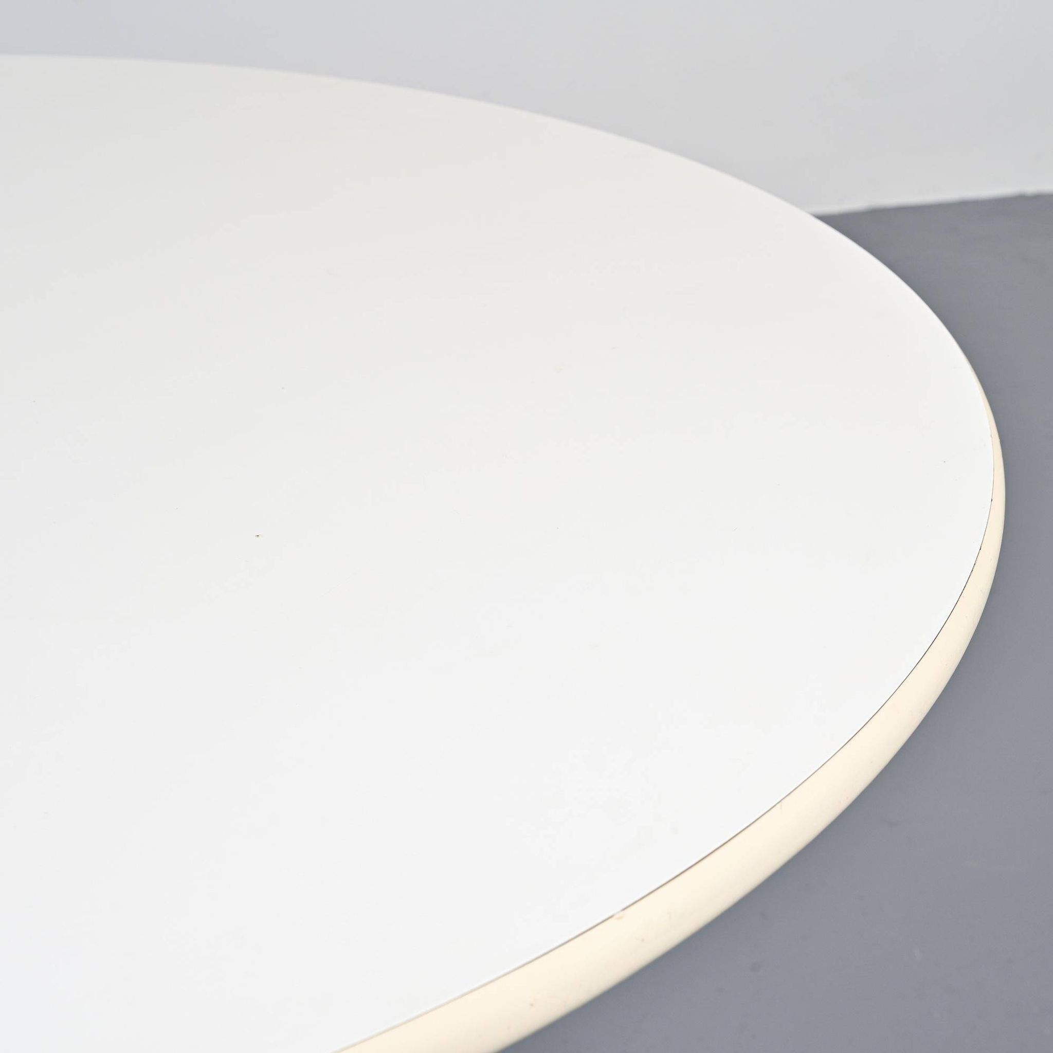 Table ronde par Charles et Ray Eames pour Herman Miller, circa 1970