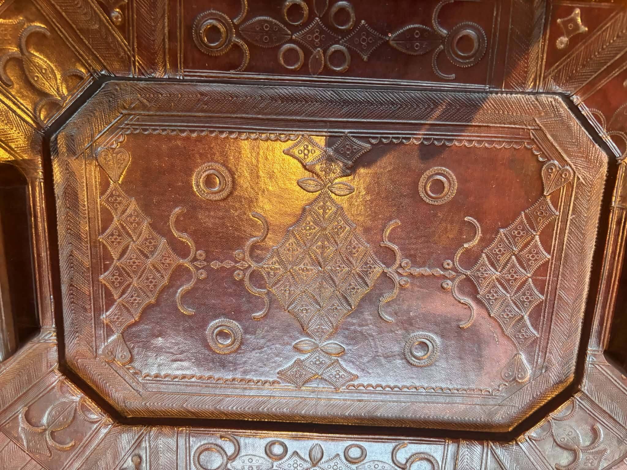 Lot of 2 leather trays