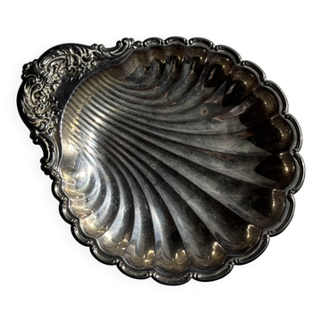 Grande coupe ancienne en métal argenté repoussé en forme de coquille