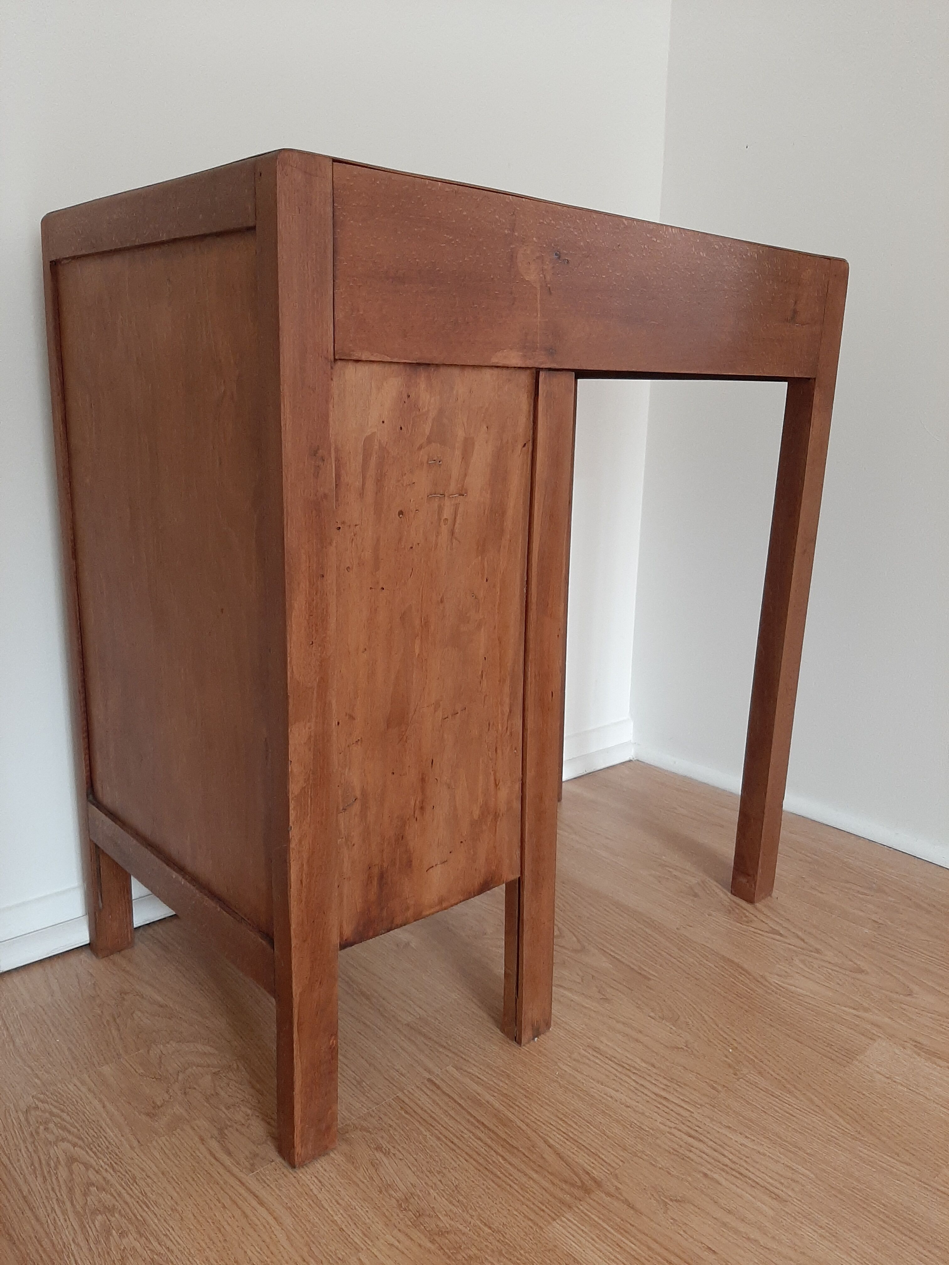 Children's desk 30-40 years