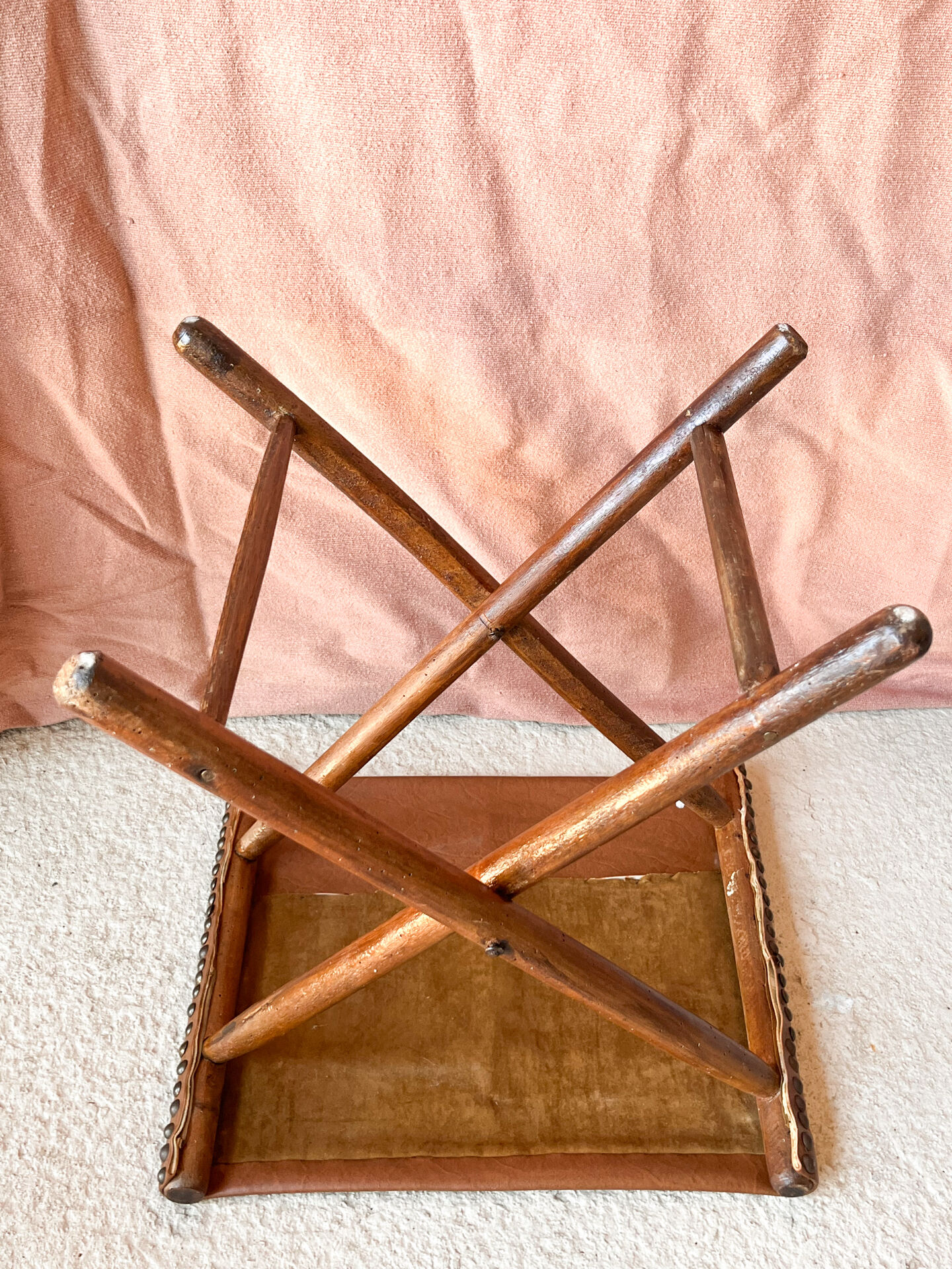 Tabouret de en Cuir et Bois Style Curule