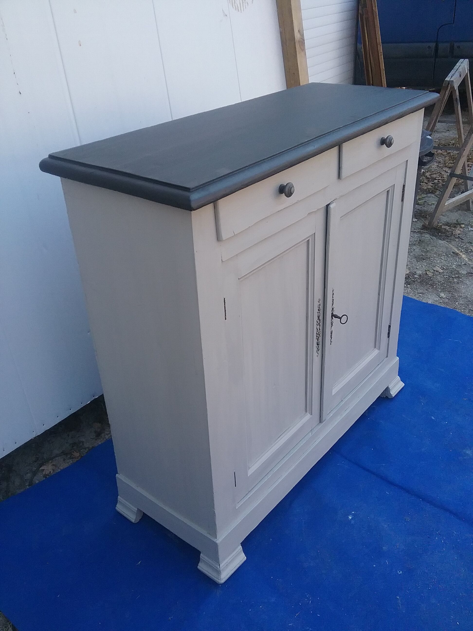 Buffet vintage gris