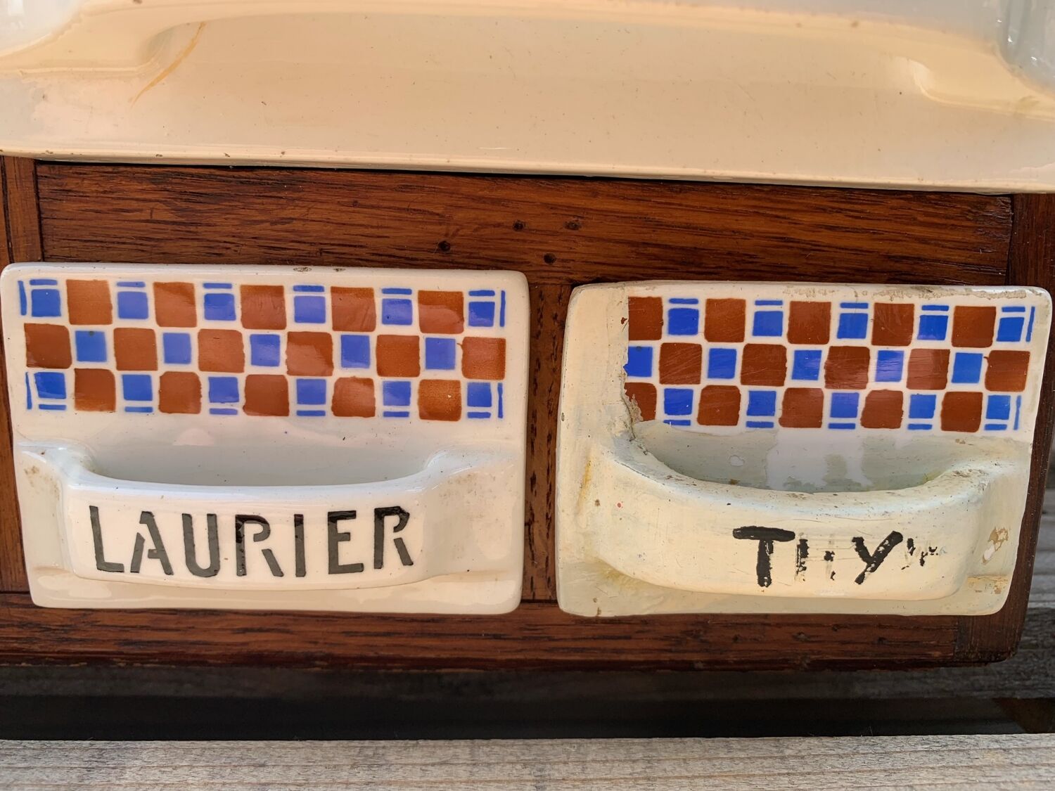 Old spice cabinet Saint-Clément