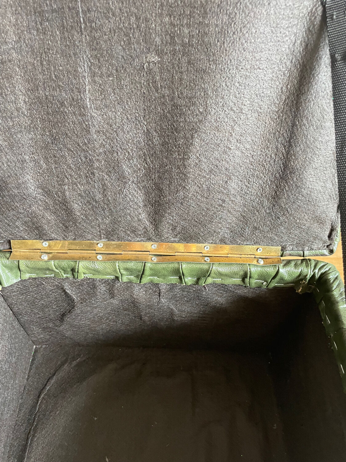 Pouf leather chest patchwork vert  De Sède
